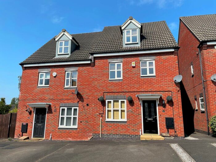 4 Bedroom Semi-Detached House To Rent In Strutts Close, South Normanton, Alfreton, DE55