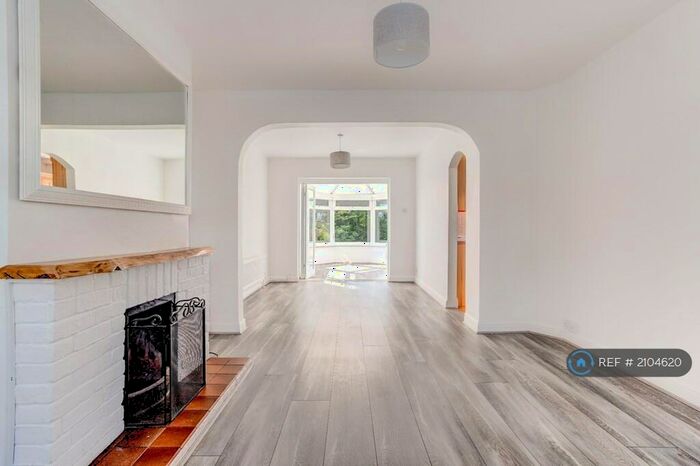 3 Bedroom Semi-Detached House To Rent In Bevendean Crescent, Brighton, BN2