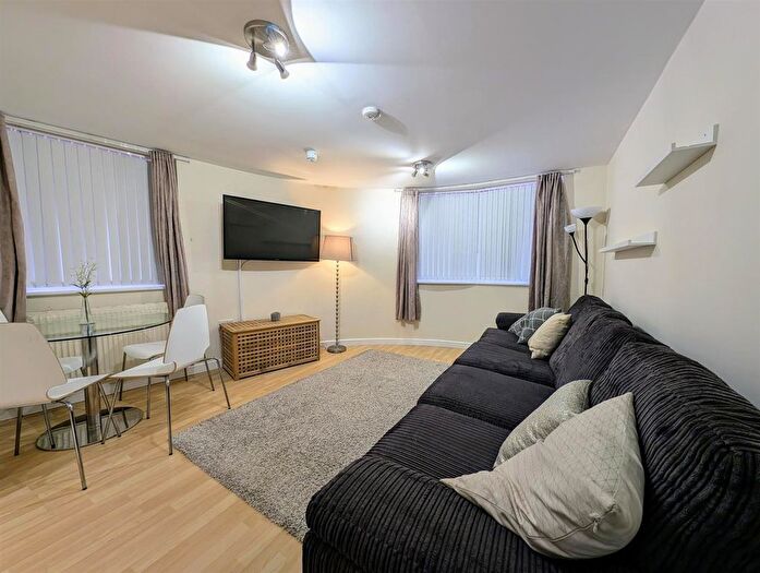 2 Bedroom Flat To Rent In Royal Quay, Liverpool, L3