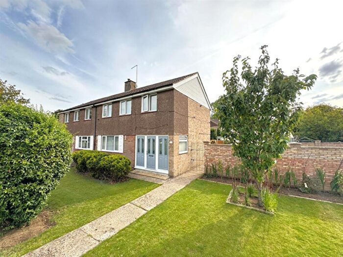 3 Bedroom Semi-Detached House For Sale In Beanfield Avenue, Corby, NN18