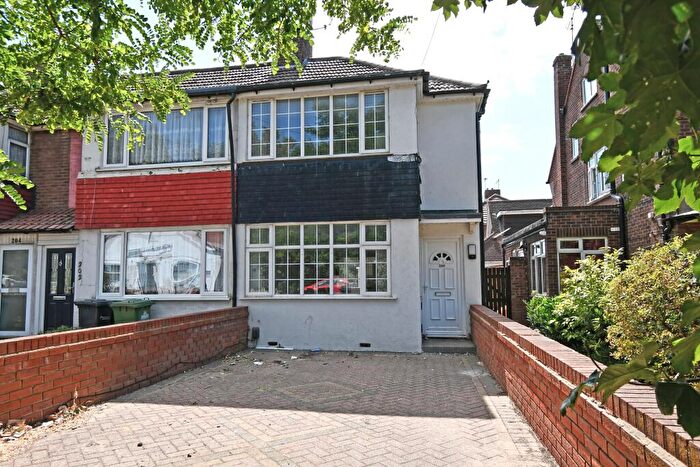3 Bedroom End Of Terrace House To Rent In Eleanor Cross Road, Waltham Cross, Hertfordshire, EN8