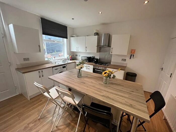 4 Bedroom Terraced House To Rent In Wetherby Grove, Leeds, West Yorkshire, LS4