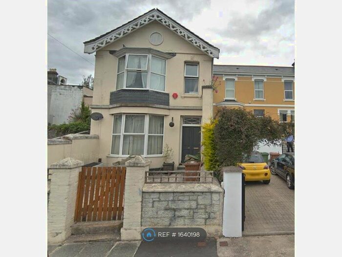 2 Bedroom Flat To Rent In College Avenue, Plymouth, PL4