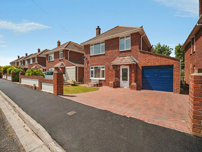 3 Bedroom Detached House For Sale In Raymond Road, Weymouth, DT4