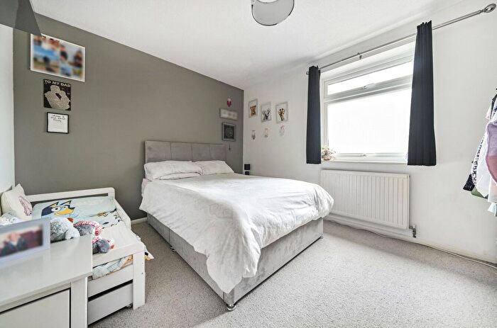 1 Bedroom Flat For Sale In Guildford, Surrey, GU4