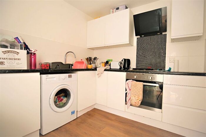 4 Bedroom Flat To Rent In Portland Road, London, N15