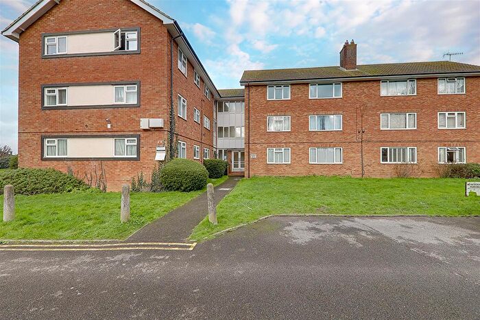 2 Bedroom Flat For Sale In Meadway Court, Worthing, BN13