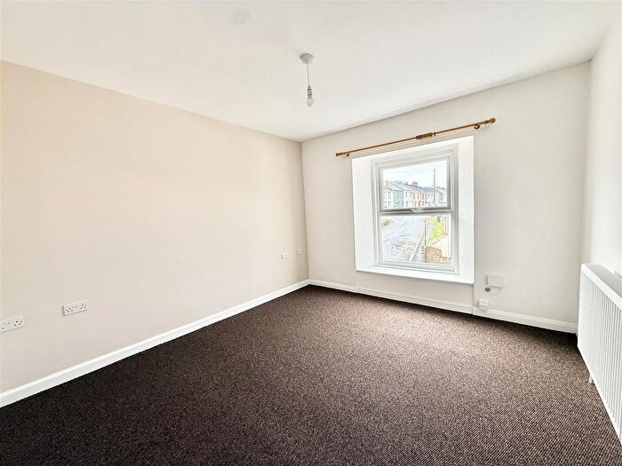 2 Bedroom Flat To Rent In Meyrick Street, Pembroke Dock, SA72