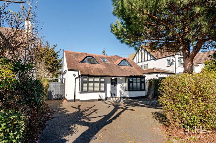 4 Bedroom Detached Bungalow For Sale In Ardleigh Green Road, Hornchurch, RM11