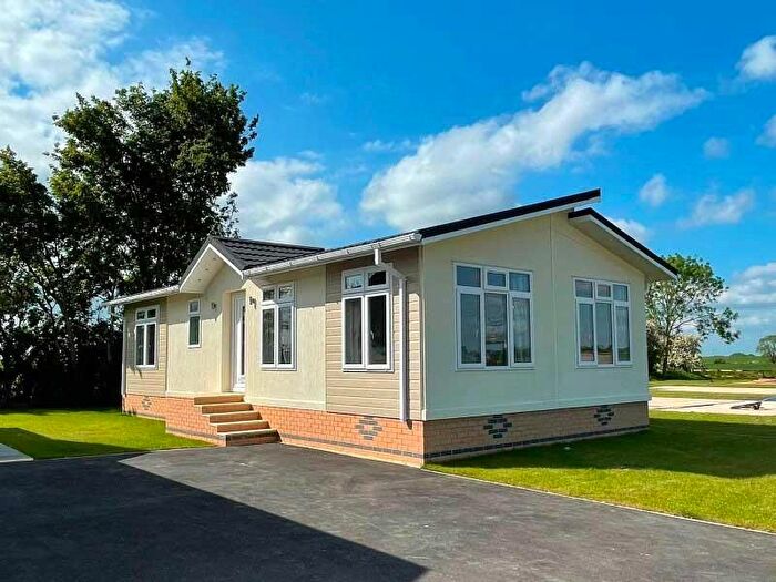 2 Bedroom Park Home For Sale In Two Bed Wessex Dorset, Berry Green Park, Clopton, Kettering, Northamptonshire, NN14