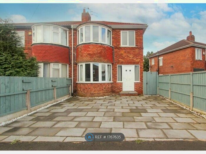 3 Bedroom Semi-Detached House To Rent In Harrowden Road, Doncaster, DN2