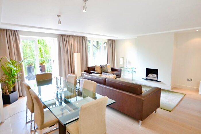 2 Bedroom Apartment To Rent In Cavendish Place, Cavendish Crescent South, Nottingham, Nottinghamshire, NG7