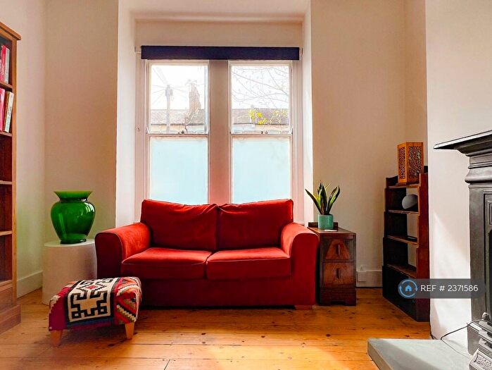 1 Bedroom Flat To Rent In Nutcroft Road, London, SE15