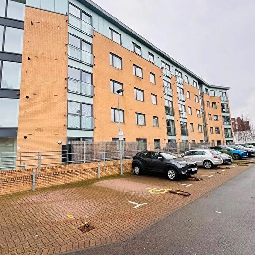 2 Bedroom Flat To Rent In Bath Road, Hounslow, TW3