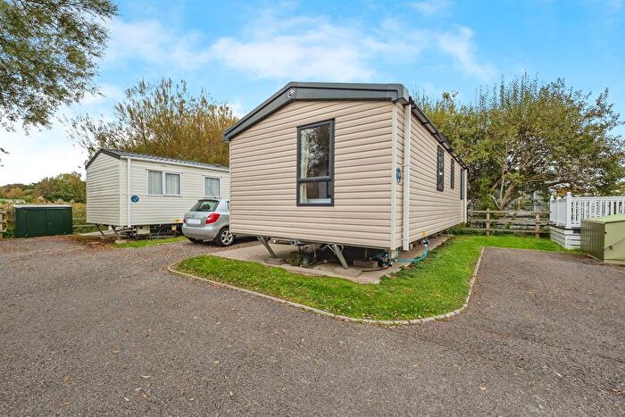2 Bedroom Mobile/park Home For Sale In Bowleaze Coveway, Weymouth, DT3