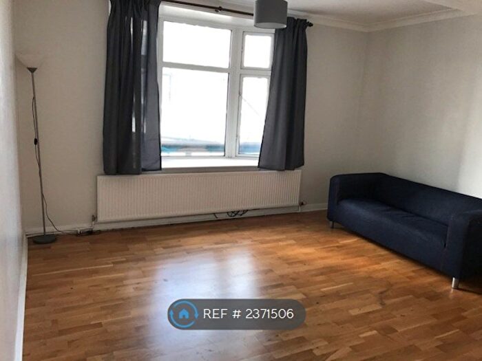 3 Bedroom Flat To Rent In St. George Court, Birmingham, B15