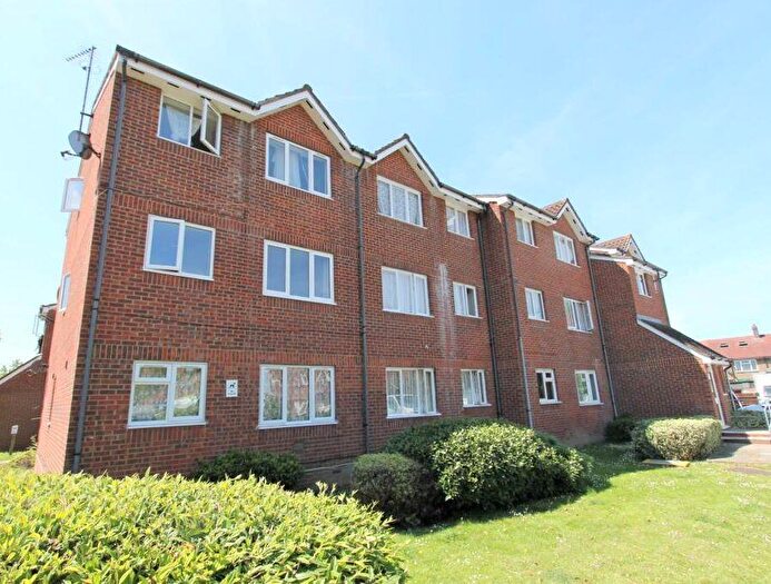 1 Bedroom Flat For Sale In Linnet Close, London, N9