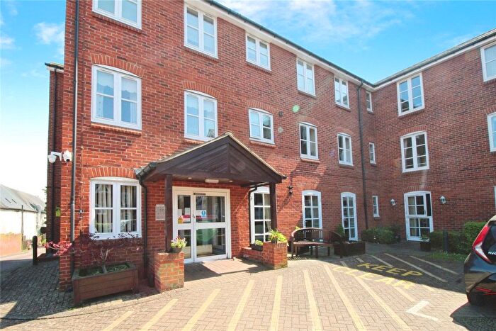 1 Bedroom Flat For Sale In Paynes Park, Hitchin, Hertfordshire, SG5