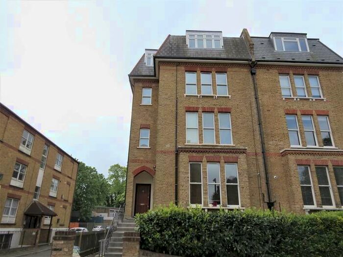 Flat To Rent In The Gardens, East Dulwich, SE22