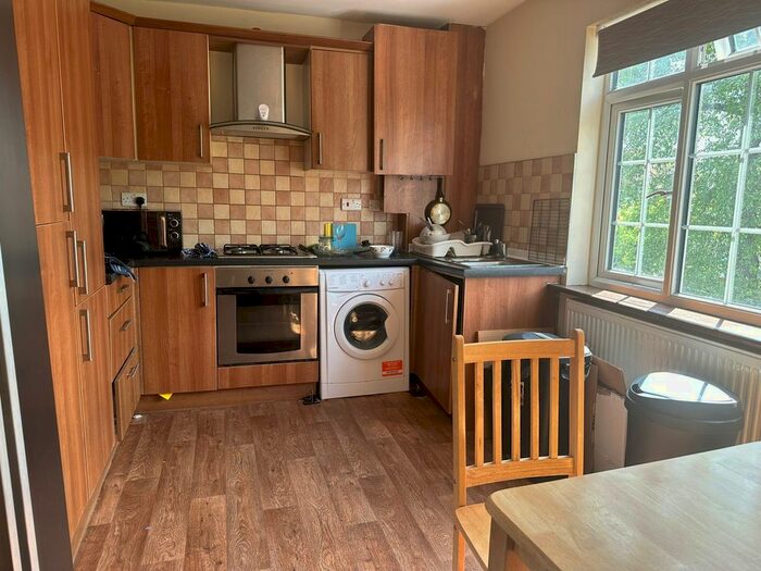 3 Bedroom Flat To Rent In Gunnersbury Avenue, London, W5