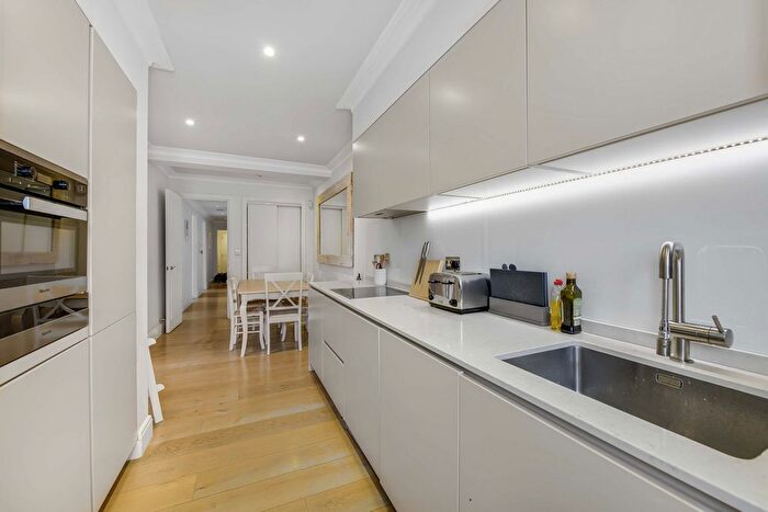 3 Bedroom Flat To Rent In Courtfield Gardens, London, SW5