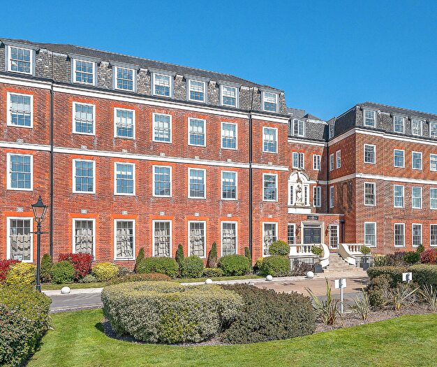 3 Bedroom Flat For Sale In Hampton Grange, BR1