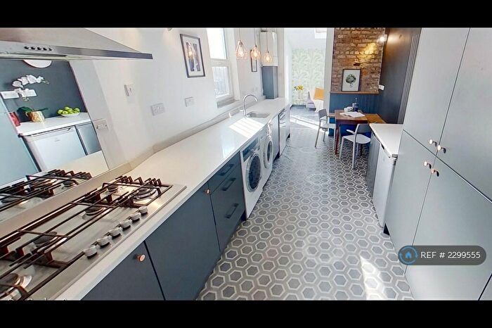 6 Bedroom Terraced House To Rent In Fairbank Avenue, Manchester, M14