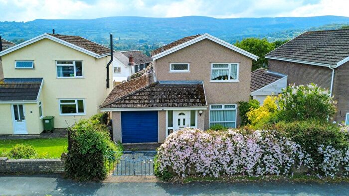 3 Bedroom Detached House For Sale In Cwmbeth Close, Crickhowell, NP8