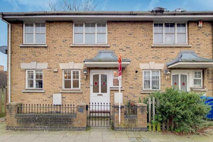 4 Bedroom End Of Terrace House To Rent In Goldsmith Road, Peckham, London, SE15