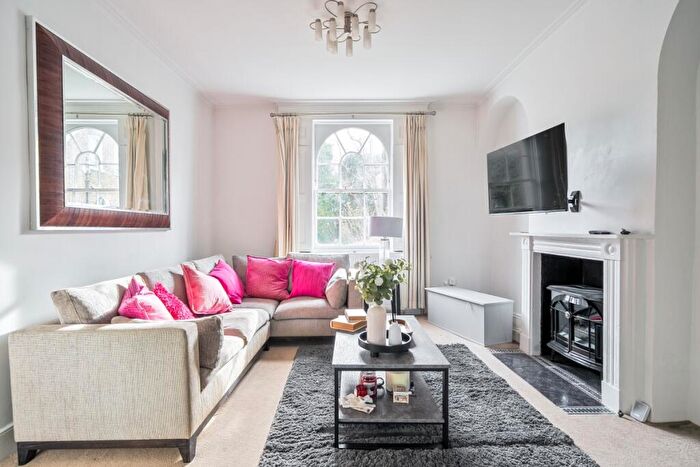 3 Bedroom Terraced House To Rent In Adelaide Square Windsor, SL4