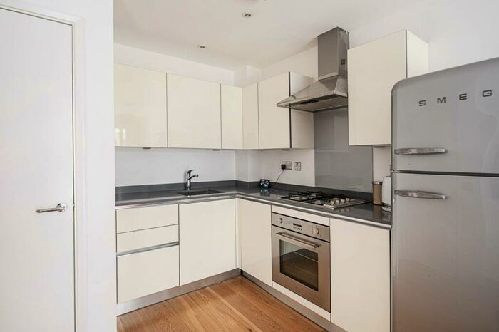 1 Bedroom Flat To Rent In Cresset Road, Hackney, London, E9