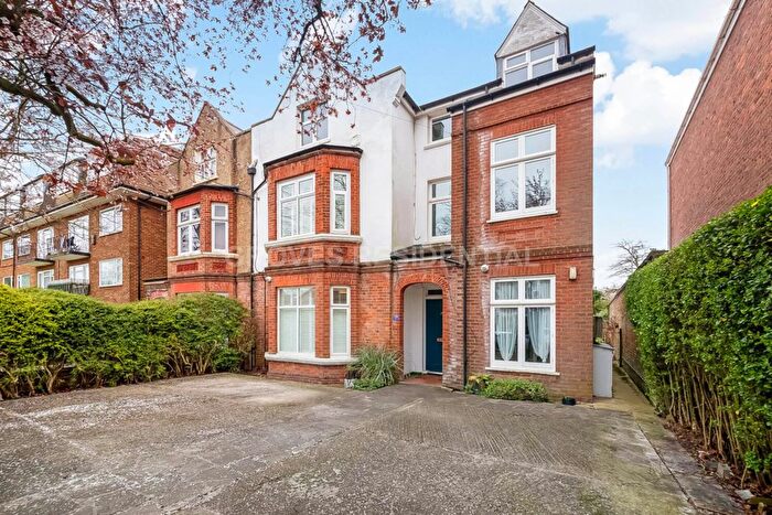 2 Bedroom Flat For Sale In Rodney Road, New Malden, KT3