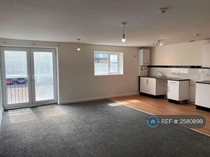 2 Bedroom Flat To Rent In Spring Bank, Hull, HU3