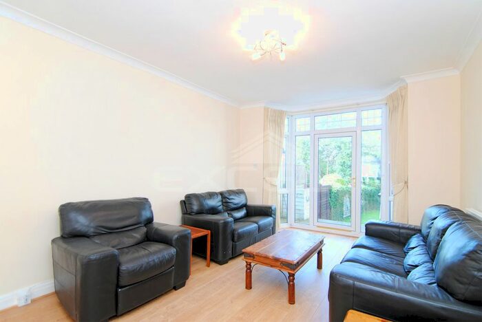 4 Bedroom Semi-Detached House To Rent In Lyndhurst Gardens, Finchley, London, N3
