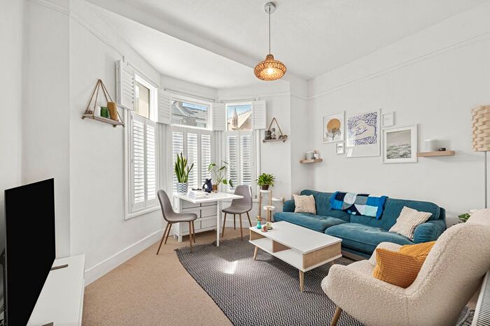 2 Bedroom Flat For Sale In Trinity Road, Wandsworth Common, SW17