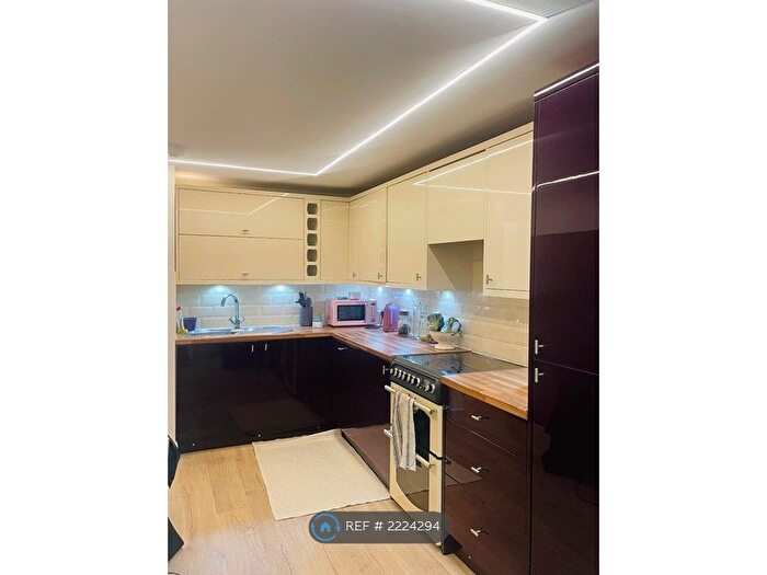 1 Bedroom Flat To Rent In Manhattan Building, London, E3