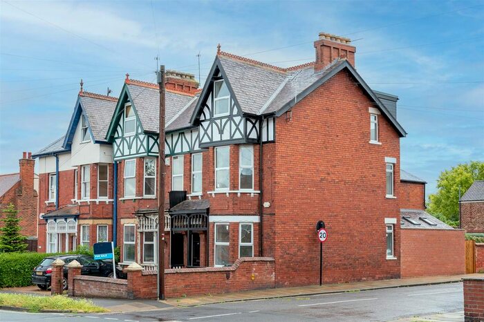 5 Bedroom Town House To Rent In Carr Lane, Acomb, York, YO26