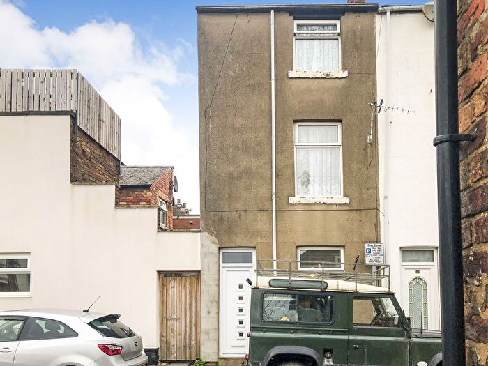 3 Bedroom End Terrace House For Sale In Lower Clark Street, Scarborough, YO12