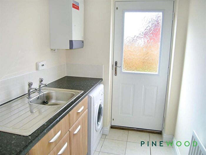 3 Bedroom Town House For Sale In Woodhouse Close, S80