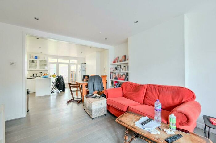 5 Bedroom Detached House To Rent In Greenwood Road, Mitcham, CR4