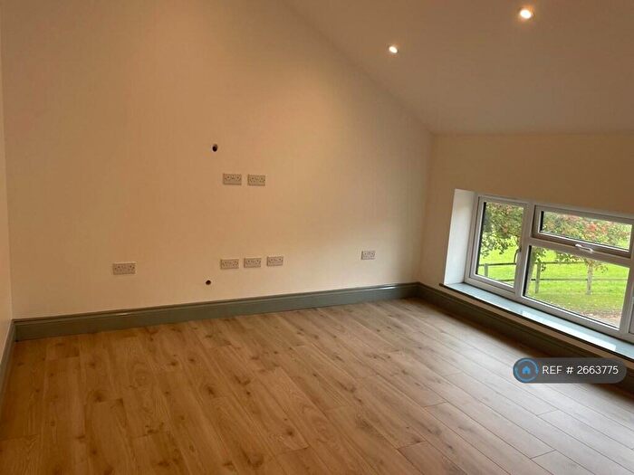 2 Bedroom Flat To Rent In Clay Hill, Beenham, Reading, RG7