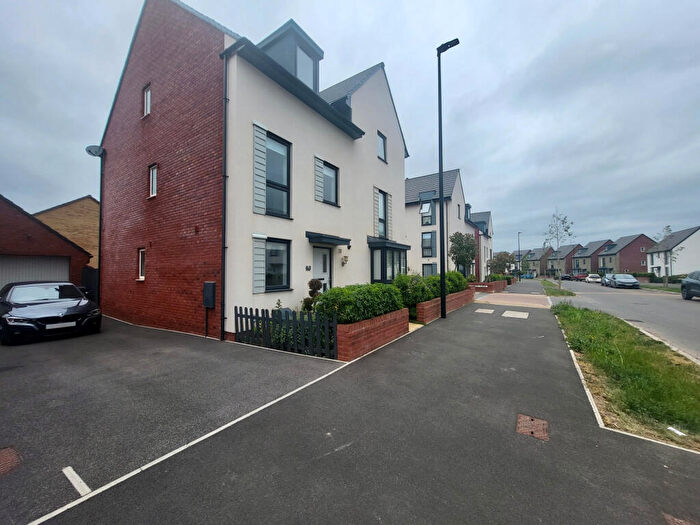 3 Bedroom Semi-Detached House To Rent In Fletcher Road, Yate, Bristol, BS37
