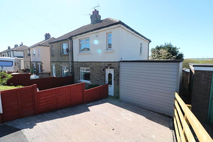 3 Bedroom Semi-Detached House For Sale In Hunsworth Lane, Cleckheaton, West Yorkshire, BD19