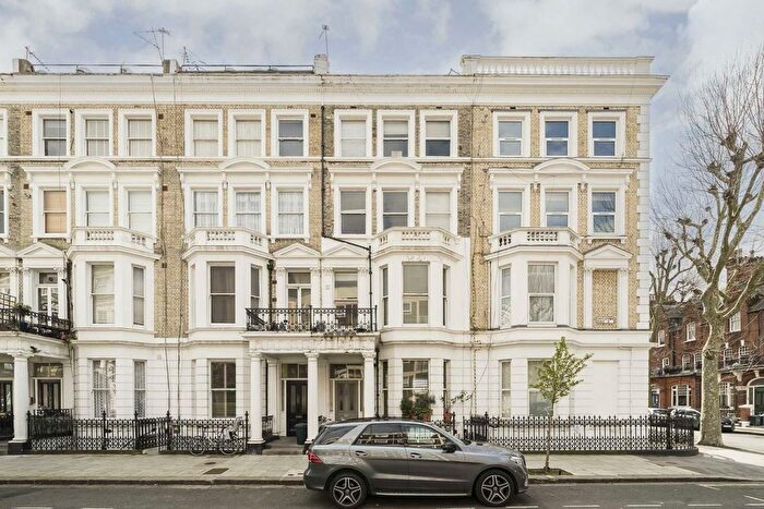 2 Bedroom Flat To Rent In Castletown Road, West Kensington, W14