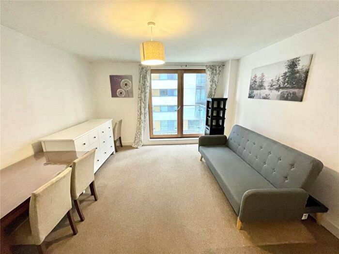 1 Bedroom Apartment To Rent In Vallea Court, Red Bank, Manchester, M4