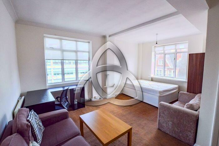 Studio To Rent In Warren Court - Euston Road, London, NW1