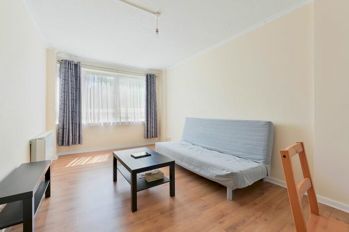 2 Bedroom Flat To Rent In Whitlock Drive, London, SW19