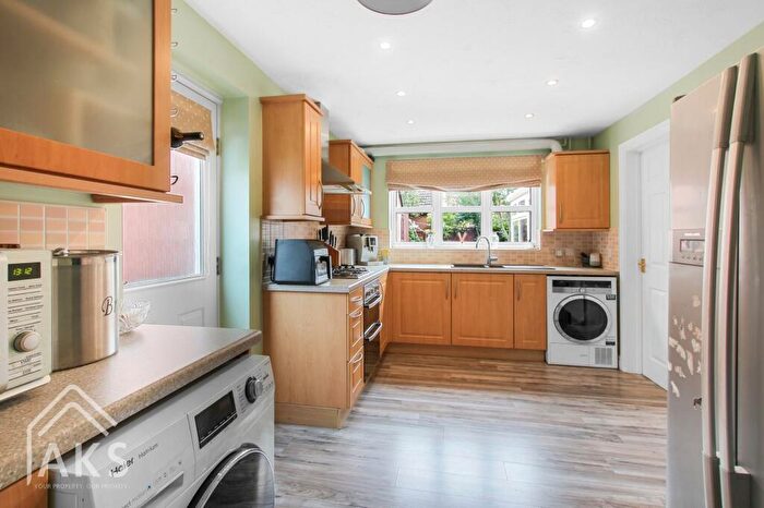 3 Bedroom Detached House For Sale In Welland Road, Hilton, DE65