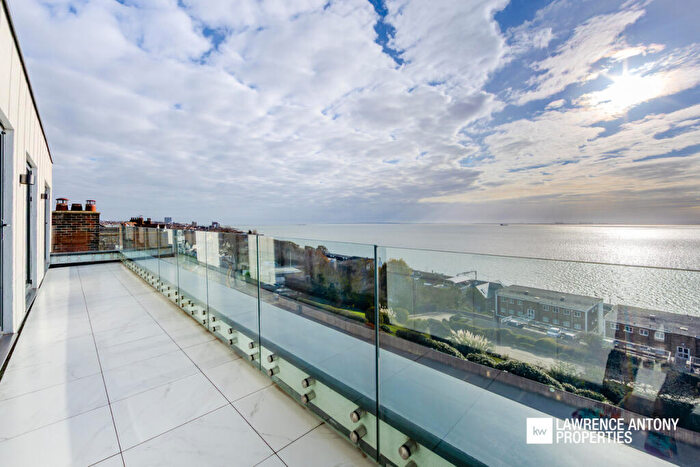 2 Bedroom Apartment For Sale In Grand Parade, Leigh-on-Sea, SS9
