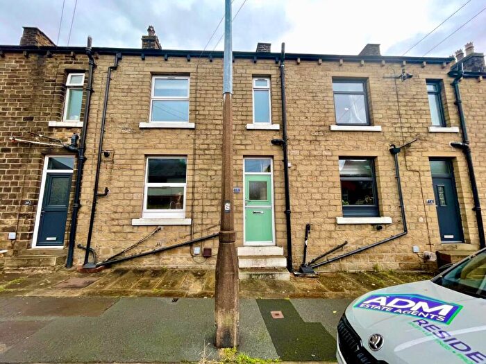 3 Bedroom Terraced House For Sale In Rufford Road, Huddersfield, HD3